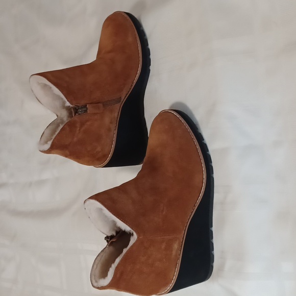 Eileen Fisher, Chalet Suede,  Wedge, Fur lined bootie, Sz 9 - Picture 3 of 7
